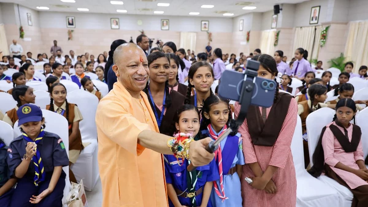 योगी सरकार का फोकस: शिक्षा के साथ हुनर, बेटियों के लिए आत्मनिर्भरता की नई राह