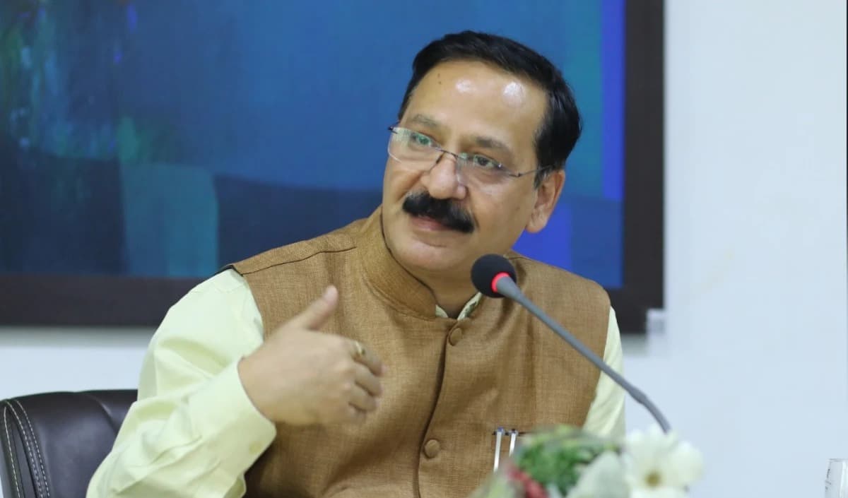 सोशल मीडिया लोकप्रिय पर भरोसेमंद हैं अखबार : प्रो. संजय द्विवेदी