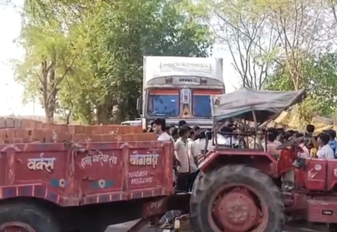 दमोह : घर में घुसा तेज रफ्तार ट्रक, पिता और बेटे की मौत