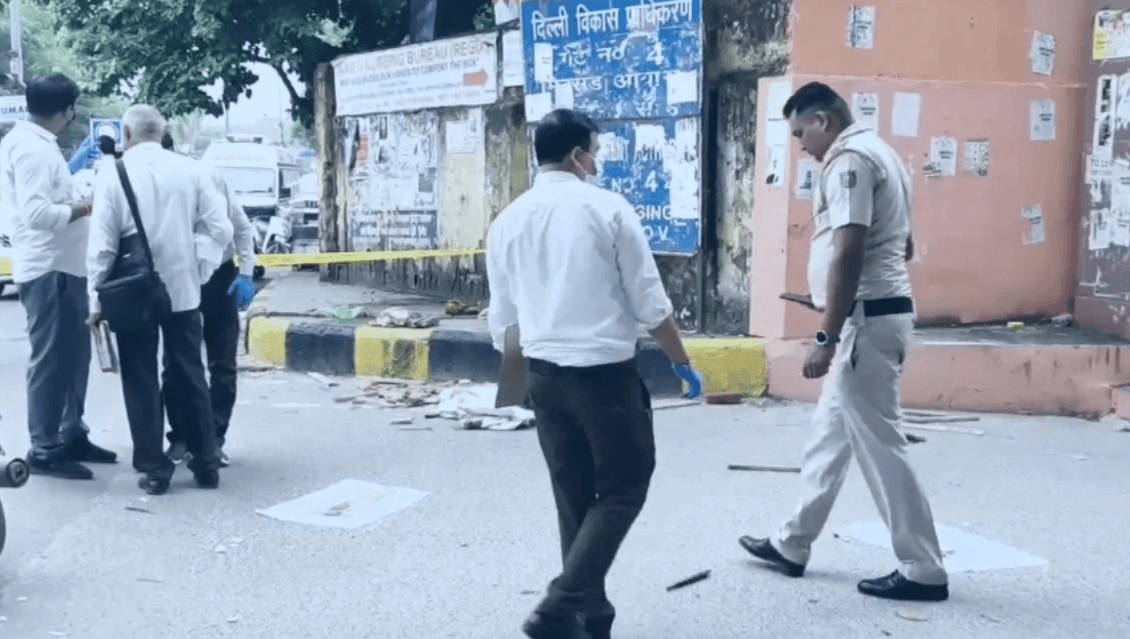 दिल्ली में खौफनाक वारदात: मयूर विहार फेज-3 में लाठी-डंडों से पीट-पीटकर युवक की हत्या, सीसीटीवी में कैद हुई घटना