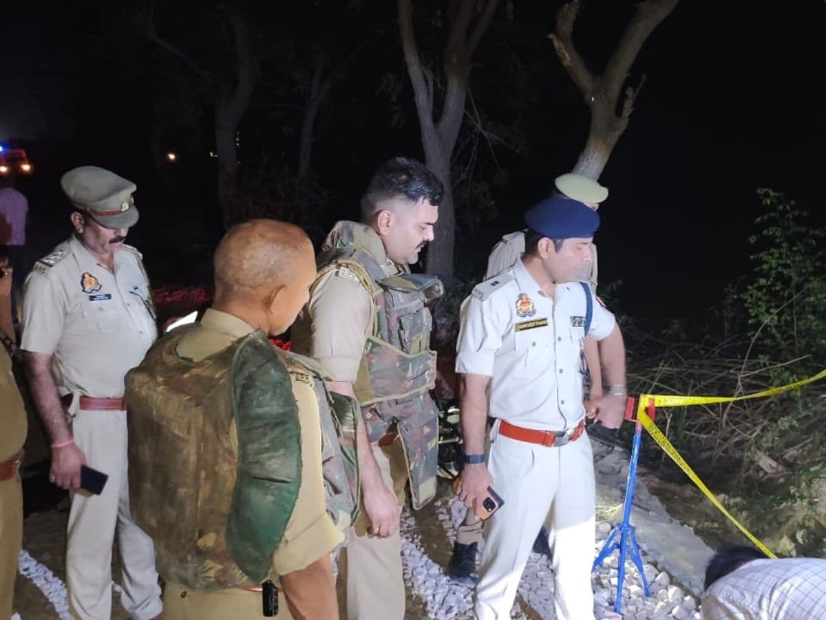 मैनपुरी के बहुचर्चित प्रधानाचार्य हत्याकांड में रूह कंपा देने वाला पर्दाफाश! अपने ही साथी ने दी थी मौत की 'सुपारी', पुलिस की ताबड़तोड़ मुठभेड़ में तीन खूंखार शूटर गिरफ्तार
