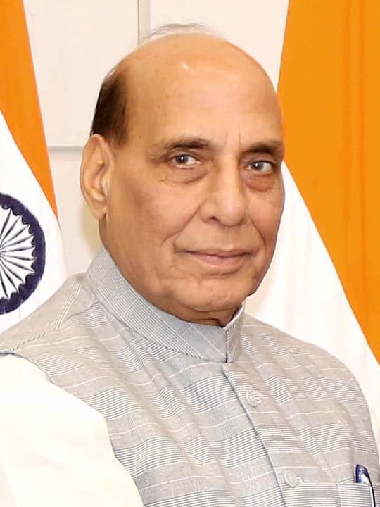 बदलते युद्ध के दौर में तकनीक, त्वरित निर्णय, आत्मनिर्भरता और सामरिक साझेदारी जरूरी : राजनाथ सिंह
