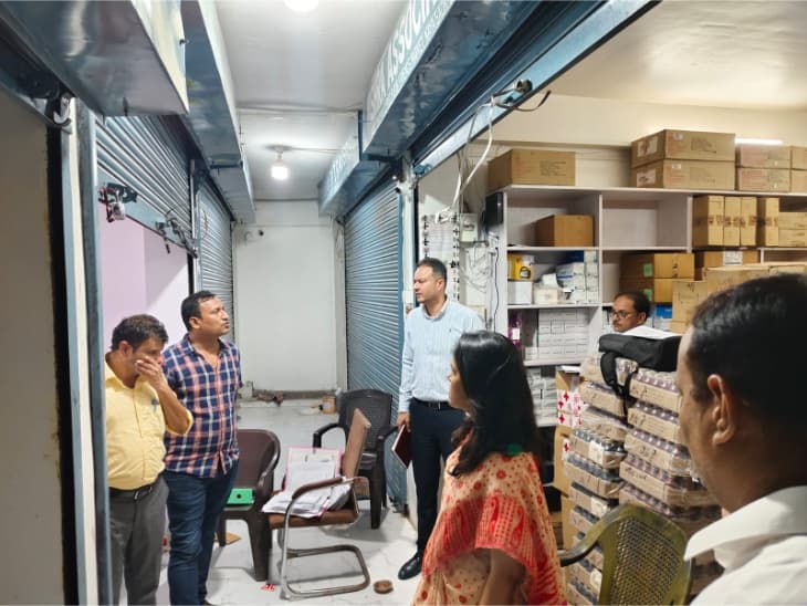 राजधानी में अमीनाबाद की दवा मंडी पर गिरी गाज: फर्जी बिलिंग में 14 प्रतिष्ठानों के लाइसेंस रद्द, 29 निलंबित