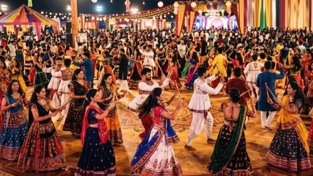 अहमदाबाद गरबा में बड़ा विवाद: मंच से गैर-हिंदुओं को बाहर जाने का एलान, गायक आदित्य गढ़वी ने जताई कड़ी असहमति