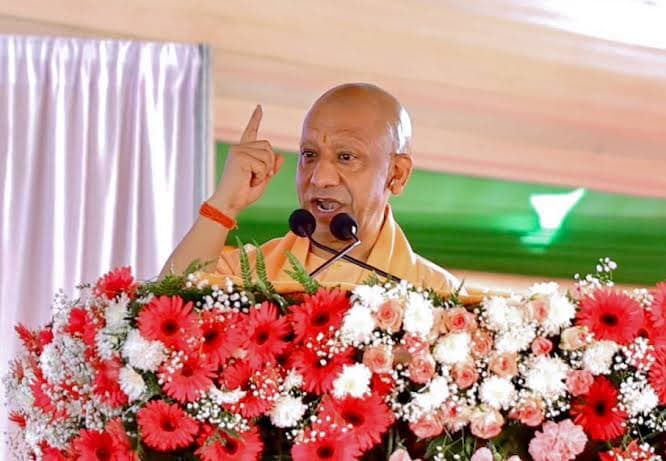 लोकतंत्र में सत्ता का मार्ग जनादेश से निकलता है, अराजकता से नहीं : सीएम योगी