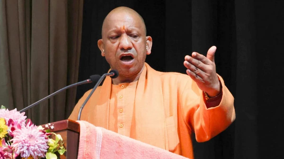 डबल इंजन सरकार की जीरो टॉलरेंस नीति ने आसुरी शक्तियों का दमन कर प्रदेश में स्थापित किया भयमुक्त वातावरणः सीएम योगी