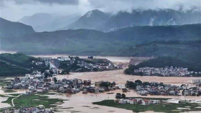 चीन में कुदरती तबाही : आंधी-तूफान और भूस्खलन में 11 लोगों ने गंवाई जान, 330 से अधिक घायल