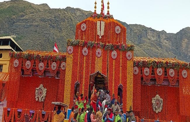 बदरीनाथ मंदिर की भेंट गणना में कथित अनियमितता, कर्मचारी के खिलाफ एफआईआर दर्ज