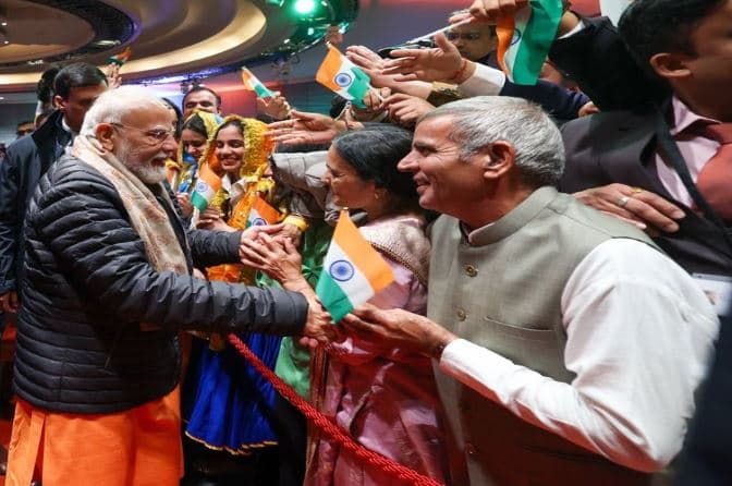ठंडे मौसम में भी गूंजा भारत प्रेम, मेलबर्न में पीएम मोदी का हुआ भव्य स्वागत