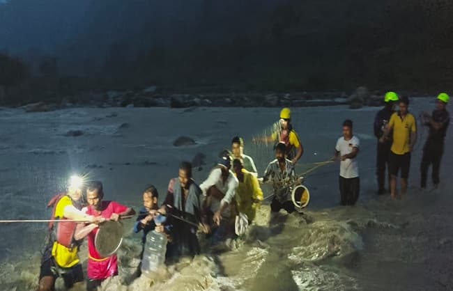 उत्तराखंड में बारिश का कहर जारी, 24 घंटे में तीन की मौत; यमुनोत्री हाईवे अब भी बंद