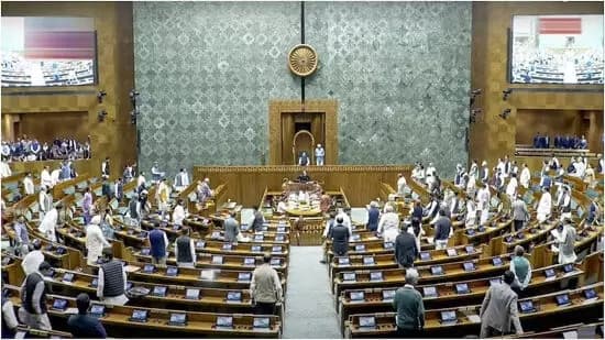 प्रतियोगी परीक्षाओं में धोखाधड़ी पर कड़ा प्रहार: लोकसभा में 'एंटी-पेपर लीक बिल 2026' ध्वनि मत से पारित