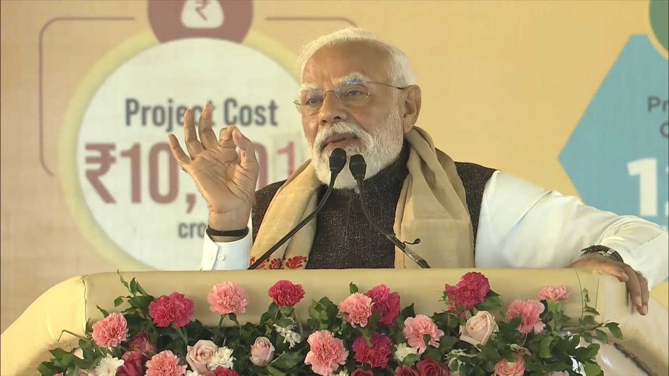 कांग्रेस ने बिगाड़े हालात, हमारी सरकार सुधार रही देश की उर्वरक व्यवस्था : प्रधानमंत्री मोदी