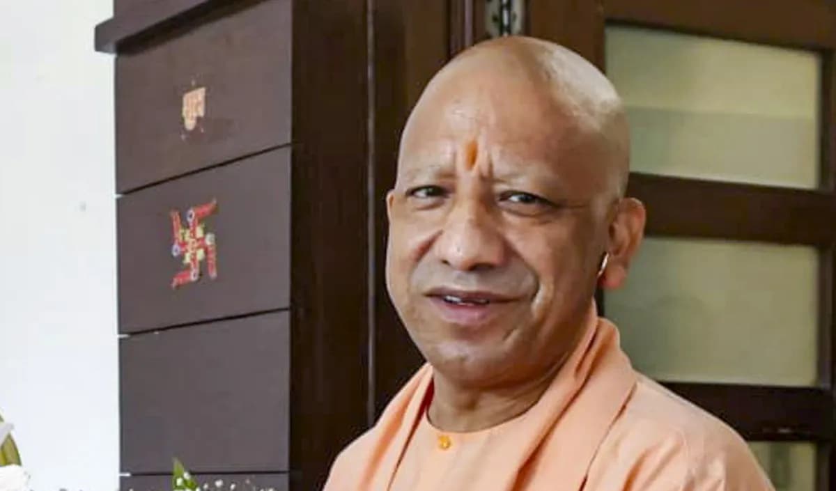 यूपी पुलिस महकमे में आया भयंकर भूकंप! योगी सरकार का 'महा-एक्शन', एक साथ 18 आईपीएस अफसरों का हुआ ताबड़तोड़ तबादला; मची भारी खलबली