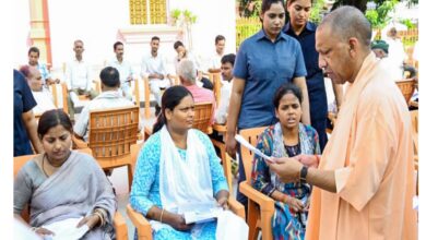 Photo of UP CM Yogi Adityanath holds ‘Janta Darshan’ in Gorakhpur