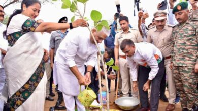 Photo of Delhi CM Rekha Gupta inaugurate 18 Namo Oxygen Parks in New Delhi