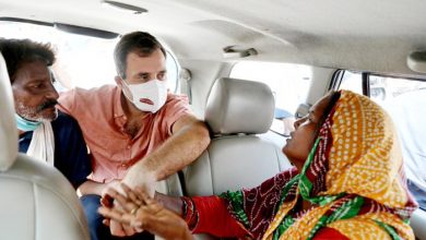 Photo of बलात्कार व हत्या की शिकार किशोरी के परिजनों से मिलने पहुंचे राहुल गांधी