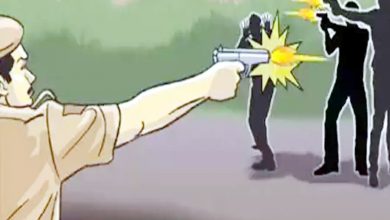 Photo of पुलिस व बदमाशों के बीच हुई मुठभेड़, एक अपराधी व चौकी इंचार्ज घायल