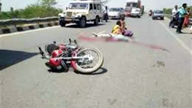 Photo of ट्रक ने मारी टक्कर, महिला की मौत, पति घायल