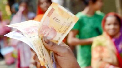 Photo of बैंक खाते में गलती से आई लाखों की राशि महिला ने नहीं लौटाई