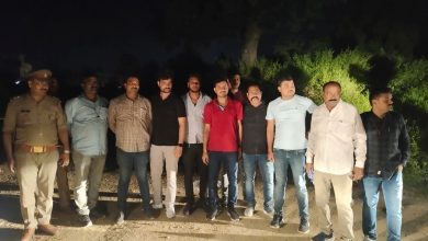 Photo of लखनऊ : मुठभेड़ में संदिग्ध दो बांग्लादेशी बदमाश गिरफ्तार, सिपाही चोटिल