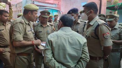 Photo of हमीरपुर में आम से लदा लोडर आटो पर पलटा, 8 लोगों की मौत