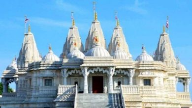 Photo of कनाडा के खालिस्तानी चरमपंथियों द्वारा टोरंटो के स्वामीनारायण मंदिर में भारत विरोधी नारे