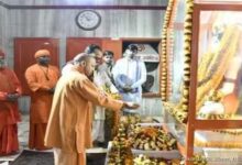 Photo of गोरखपुर पहुंचे सीएम योगी, गुरु गोरखनाथ का किया दर्शन-पूजन