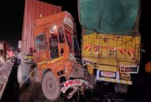 Photo of अहमदनगर : ट्रक और टेंपो की टक्कर में चार की मौत, 11 घायल