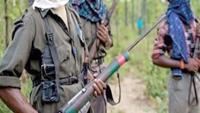 Photo of प्रतिबंधित पीएलएफआई के एरिया कमांडर के घर पुलिस ने चिपकाया इश्तहार