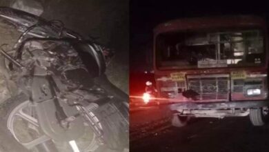 Photo of सातारा में एसटी बस की टक्कर से तीन बाइक सवारों की मौत