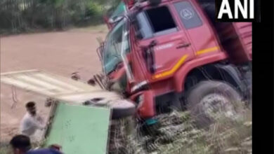 Photo of मुरादाबाद में पिकअप वैन और ट्रक की टक्कर, 8 की मौत