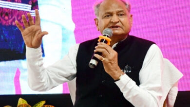 Photo of बेखौफ चोर – सीएम गहलोत की होर्डिंग्स चोरी