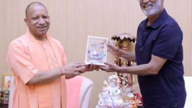 Photo of योगी के बढ़ते क़द का अंदाजा लगाइए !