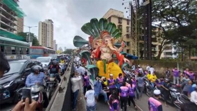 Photo of मुंबई के 2,729 सार्वजनिक पांडालों में विराजमान हुए भगवान गणेश, भक्ति भाव में डूबा महाराष्ट्र