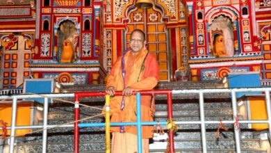 Photo of सीएम योगी ने बद्रीनाथ मंदिर में किया दर्शन पूजन