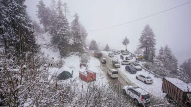 Photo of हिमाचल प्रदेश में भारी बर्फबारी ने बढ़ाई आफत, बंद हुए 645 मार्ग