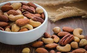 Photo of वजन कम करने के साथ ही शरीर को एनर्जी से भरपूर रखता है नट्स, डाइट में करें शामिल