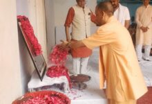 Photo of सीएम योगी ने कुंवर सर्वेश सिंह के घर जाकर दी श्रद्धांजलि