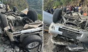 Photo of मसूरी में वाहन खाई में गिरा, रुड़की में बस चेक पोस्ट पर चढ़ी, पांच की मौत