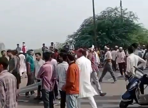 Photo of गाजियाबाद में तीन लोगों को मारी गई गोली, दो की मौत और एक घायल