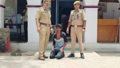 Photo of हापुड़ में टोल प्लाजा पर तोड़फोड़ करने वाला जेसीबी चालक गिरफ्तार