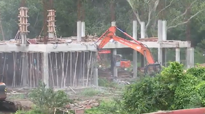 Photo of गुंटूर में वाईएसआरसीपी के निर्माणाधीन दफ्तर पर चला बुलडोजर