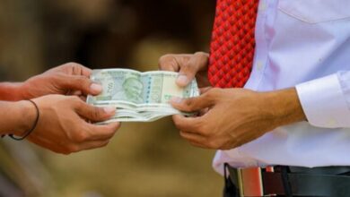 Photo of सप्ताह के इन 3 दिन गलती से भी न करें पैसों का लेन-देन, मां लक्ष्मी हो जाएंगी नाराज