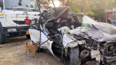 Photo of धनबाद में जीटी रोड पर ट्रक-कार की टक्कर में चार युवकों की मौत, एक गंभीर
