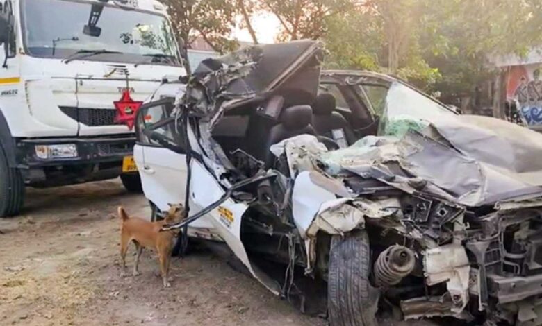 धनबाद में जीटी रोड पर ट्रक-कार की टक्कर में चार युवकों की मौत, एक गंभीर