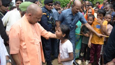 Photo of सीएम योगी ने बाढ़ प्रभावित क्षेत्रों का किया हवाई सर्वे, पीड़ितों से की मुलाकात