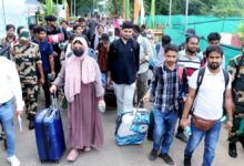 Photo of बांग्लादेश में हिंसा जारी, स्वदेश लौटे 4500 से अधिक भारतीय छात्र