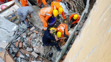 Photo of वाराणसी में काशी विश्वनाथ मंदिर के पास दो मकान गिरे, एक महिला की मौत, 8 को बचाया गया