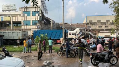 Photo of लखनऊ के ट्रांसपोर्ट नगर में गिरी बिल्डिंग, अब तक आठ की मौत, तीन और शव बरामद