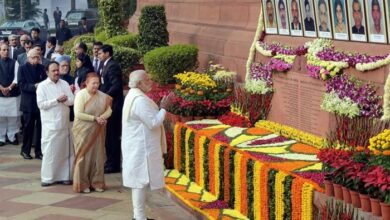 Photo of प्रधानमंत्री मोदी ने संसद हमले के शहीदों को श्रद्धांजलि दी  